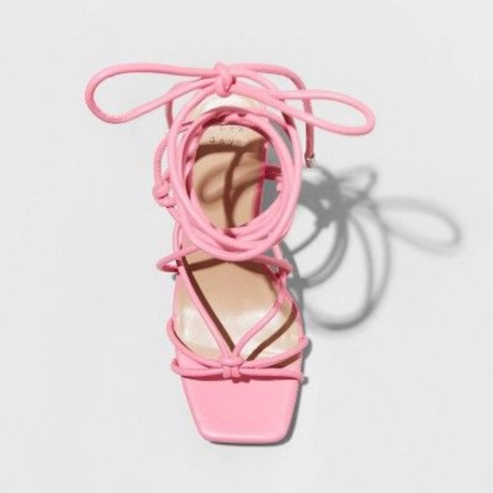 ☀️Strappy size 11 Pink heels never worn just too big☀️